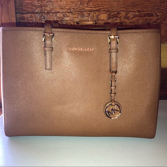 Handbags - Large Michael Kors purse